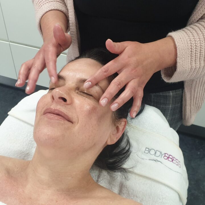 VIDEO: Op bezoek bij Haparko Cosmetics voor een Body&Bess behandeling