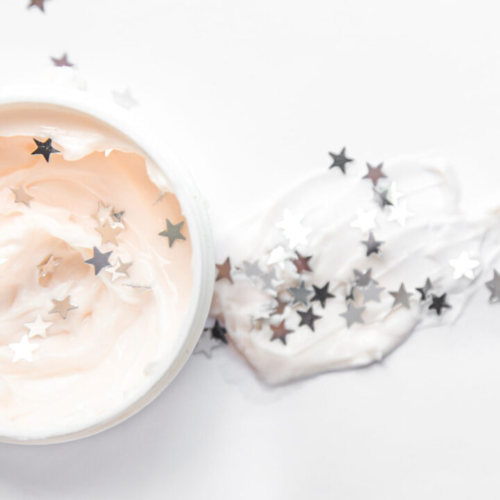 Microplastics in Cosmetica: een gelopen race?