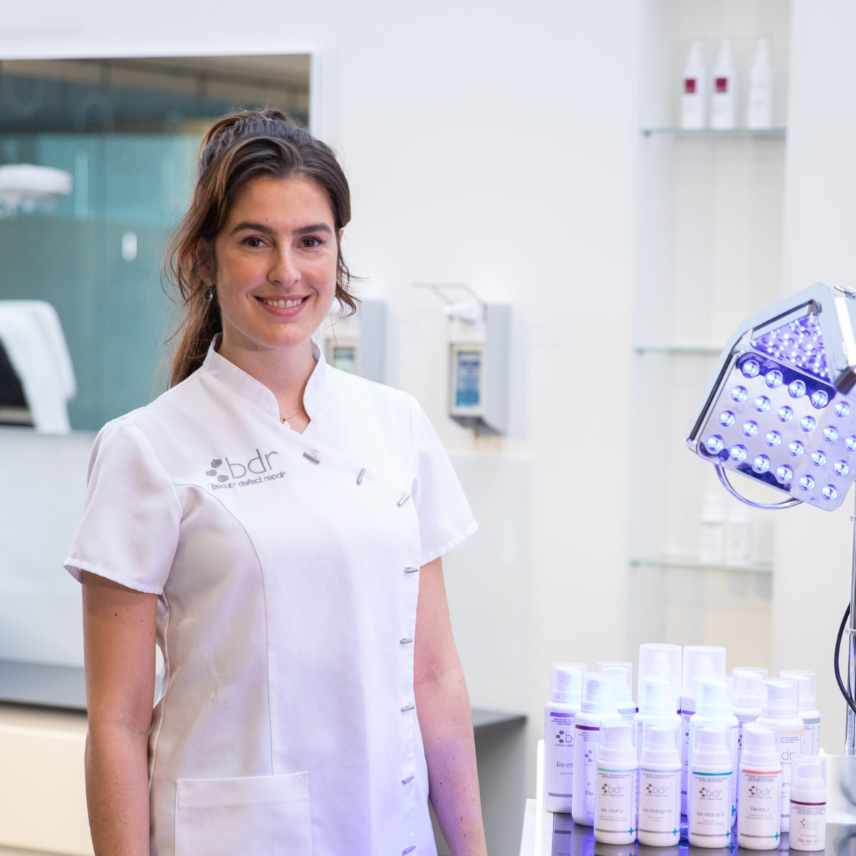 Video: MASTERCLASS Apparatuur & huidverbetering by Dr. Debby, bdr en Cosinta #wvdb