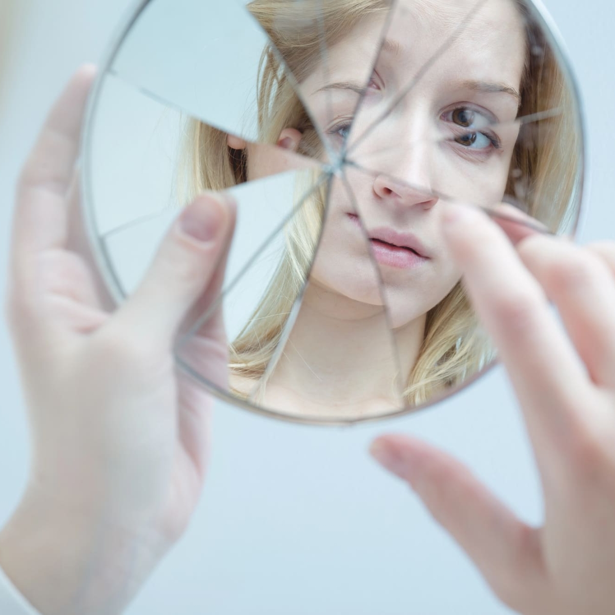 Plastische chirurgie: een zoektocht naar identiteit en zelfbeeld