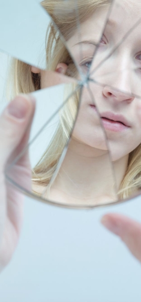 Plastische chirurgie: een zoektocht naar identiteit en zelfbeeld
