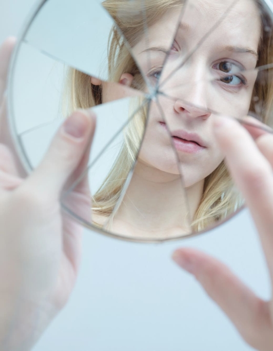 Plastische chirurgie: een zoektocht naar identiteit en zelfbeeld