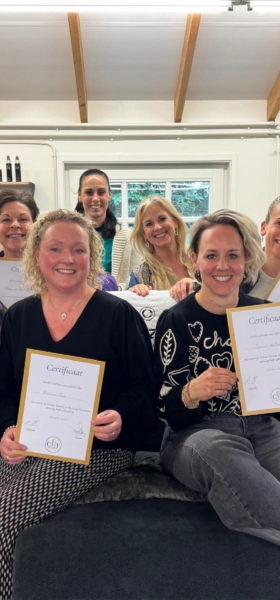 Magie als sleutel tot ontspanning en transformatie bij CEY Beautytrainingen