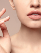 Vier nieuwe Medisch Schoonheidsspecialisten Dermatologie® ontvangen hun diploma bij U-Consultancy.