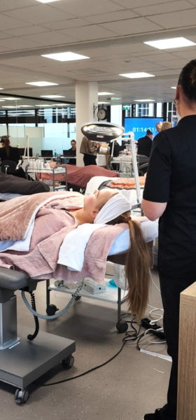 Finalisten vakwedstrijd Schoonheidsspecialist bekend: mbo-talent maakt zich op voor Skills The Finals 2026