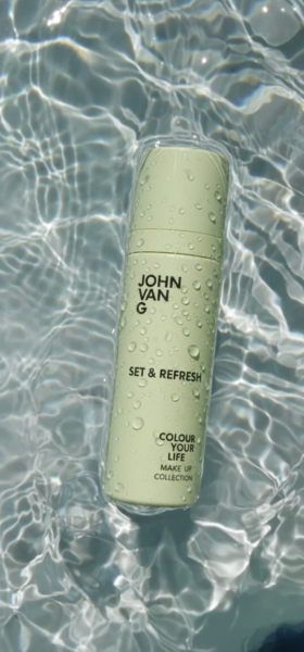 John van G introduceert multifunctionele Set & Refresh Spray